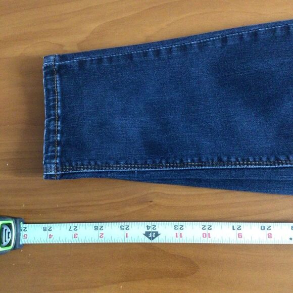 Woman’s White House Black Market Dark Wash Lightly‎ Distressed Skinny Leg Jeans - Picture 7 of 7